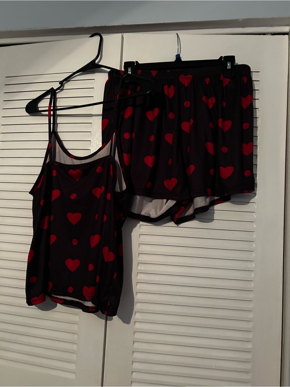 Women’s Red Heart Print Tank & Shorts Sleep Set - Black Base - Picture 2 of 4
